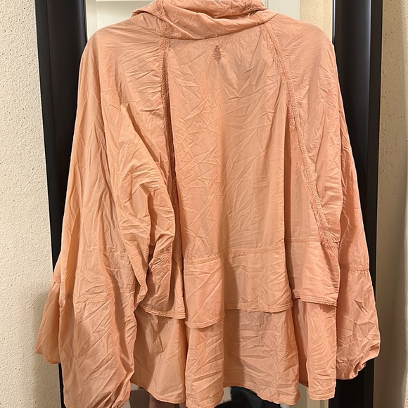 Free People peachish colored windbreaker! Size medium - Picture 2 of 2